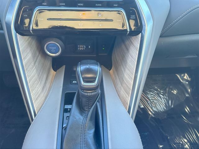 Photo of 2022 Blizzard Pearl Toyota Venza