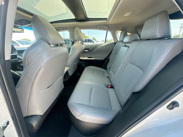 Photo of 2022 Blizzard Pearl Toyota Venza