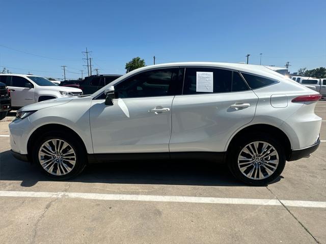 Photo of 2022 Blizzard Pearl Toyota Venza