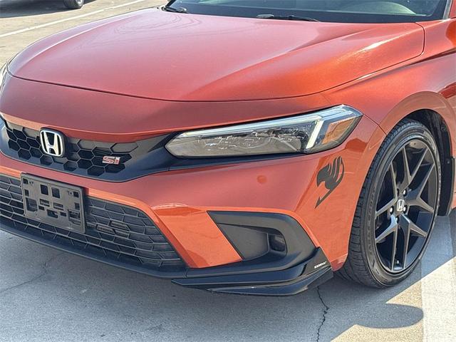 Photo of 2022 Orange Pearl Honda Civic Si