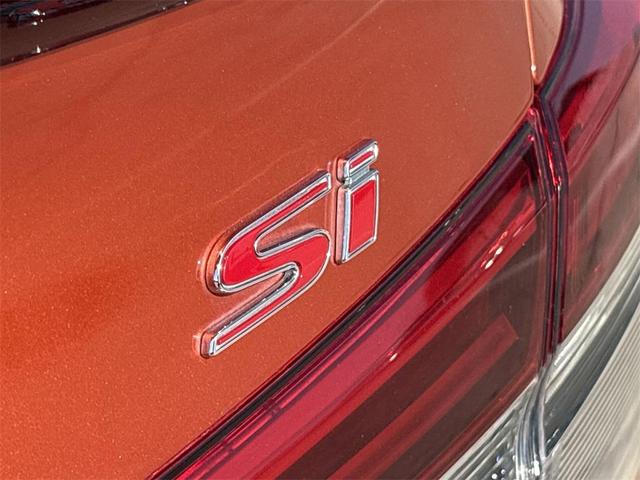 Photo of 2022 Orange Pearl Honda Civic Si