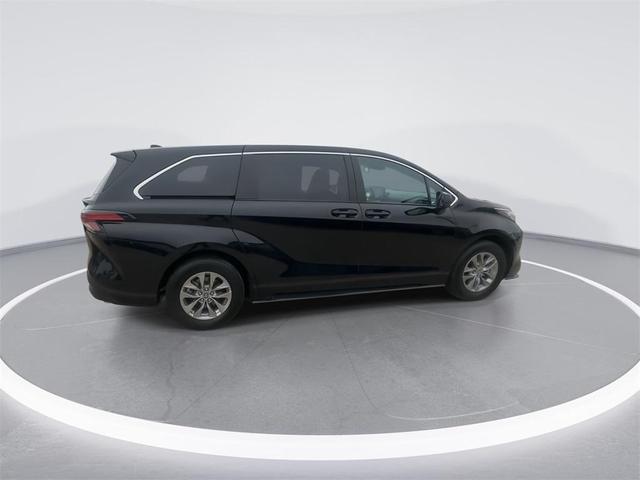 Photo of 2022 Midnight Black Metallic Toyota Sienna
