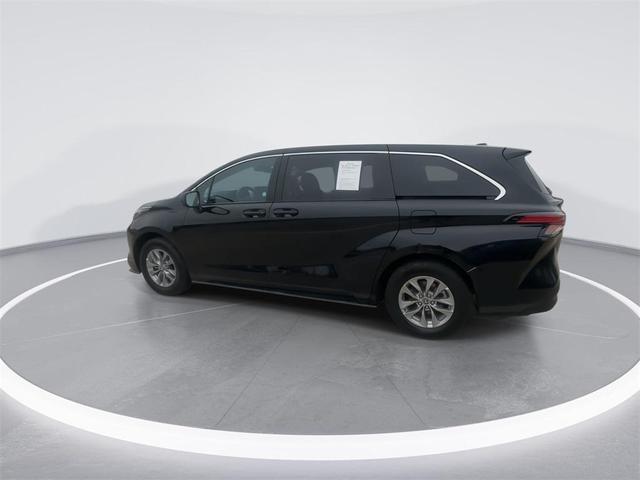 Photo of 2022 Midnight Black Metallic Toyota Sienna