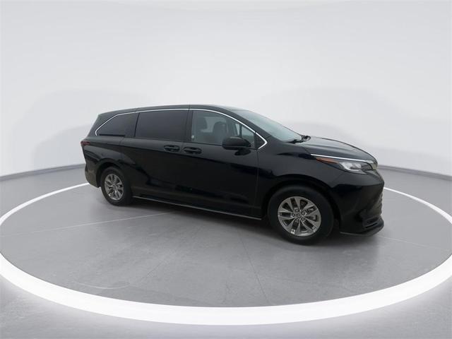 Photo of 2022 Midnight Black Metallic Toyota Sienna