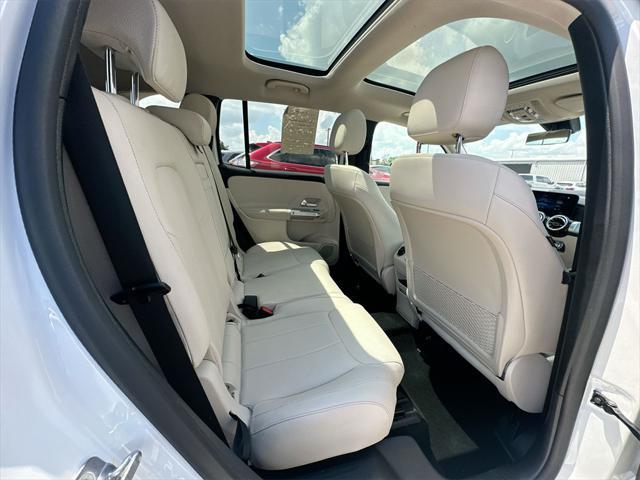 Photo of 2023 Polar White Mercedes-Benz GLB 250