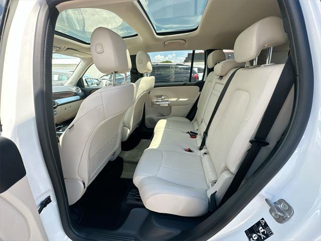 Photo of 2023 Polar White Mercedes-Benz GLB 250