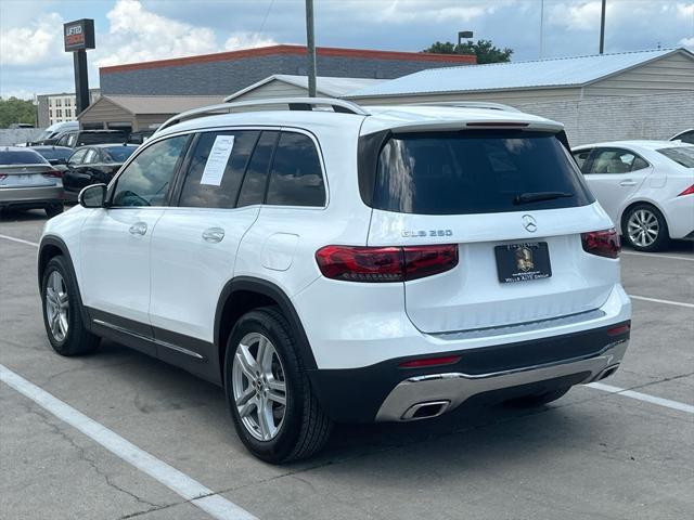 Photo of 2023 Polar White Mercedes-Benz GLB 250