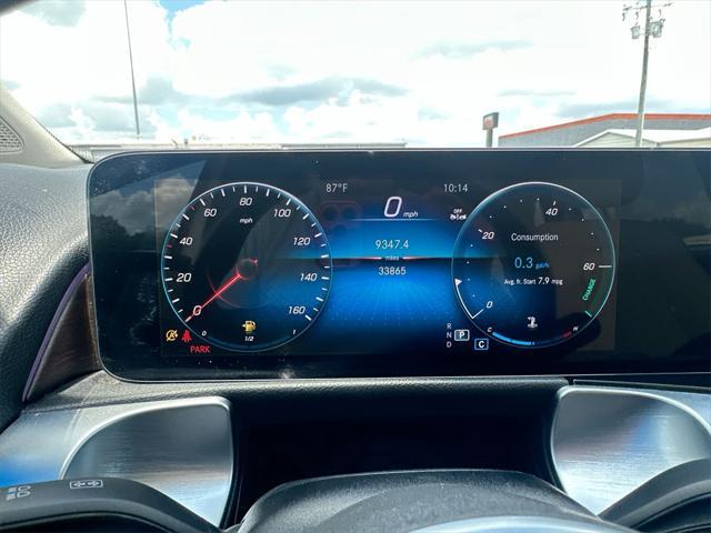 Photo of 2023 Polar White Mercedes-Benz GLB 250