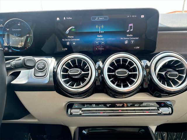 Photo of 2023 Polar White Mercedes-Benz GLB 250