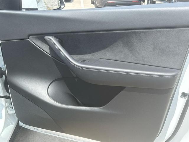 Photo of 2022 Pearl White Multi-Coat Tesla Model Y