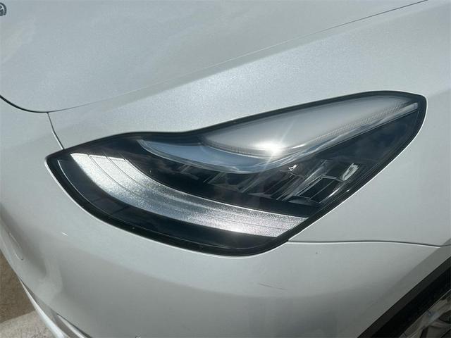 Photo of 2022 Pearl White Multi-Coat Tesla Model Y