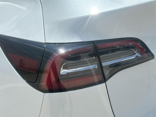 Photo of 2022 Pearl White Multi-Coat Tesla Model Y