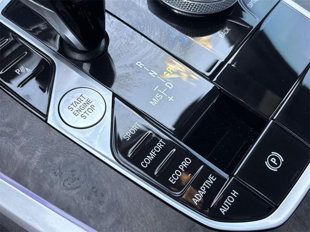 Photo of 2022 Mineral White Metallic BMW X5