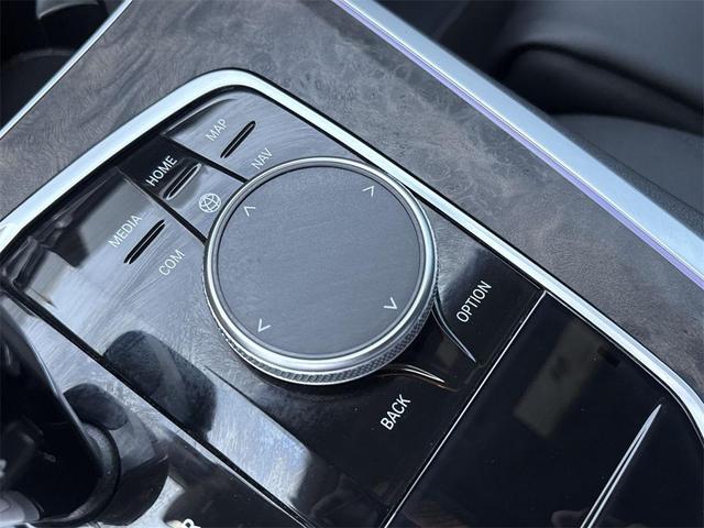Photo of 2022 Mineral White Metallic BMW X5