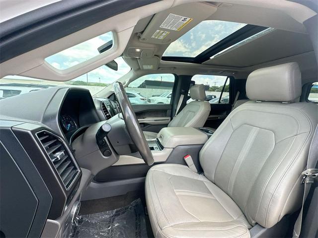 Photo of 2019 White Platinum Metallic Tri-Coat Ford Expedition