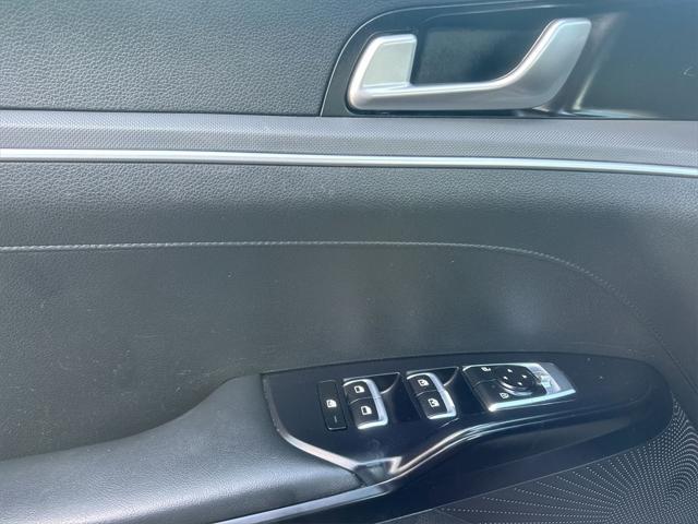 Photo of 2022 Ebony Black Kia K5