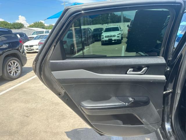 Photo of 2022 Ebony Black Kia K5