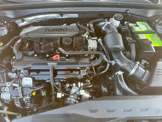 Photo of 2022 Ebony Black Kia K5