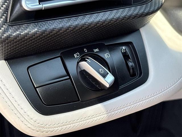 Photo of 2019 Crystal White Pearl Metallic w/BMW i Frozen Blue BMW i8