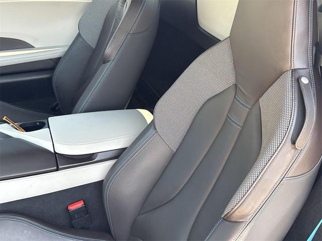 Photo of 2019 Crystal White Pearl Metallic w/BMW i Frozen Blue BMW i8
