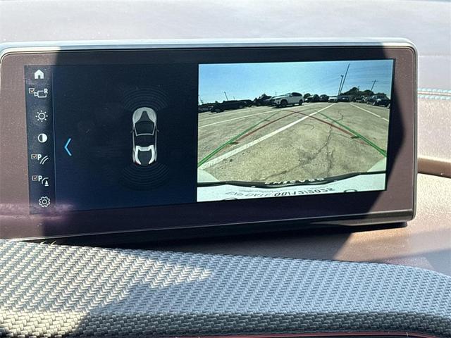 Photo of 2019 Crystal White Pearl Metallic w/BMW i Frozen Blue BMW i8
