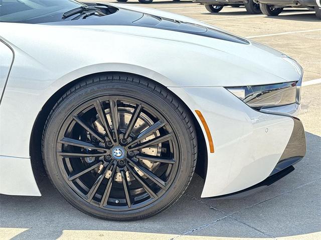 Photo of 2019 Crystal White Pearl Metallic w/BMW i Frozen Blue BMW i8