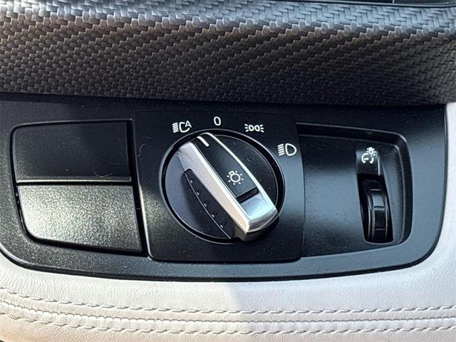 Photo of 2019 Crystal White Pearl Metallic w/BMW i Frozen Blue BMW i8