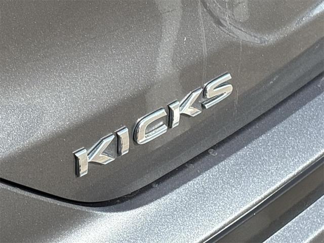 Photo of 2021 Gun Metallic Nissan Kicks