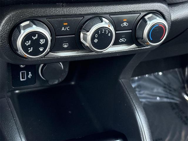 Photo of 2021 Gun Metallic Nissan Kicks