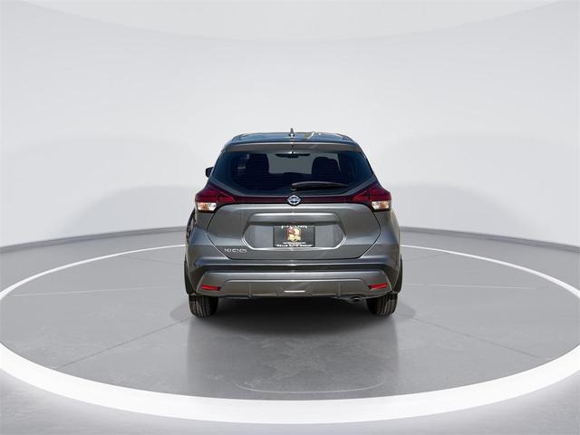 Photo of 2021 Gun Metallic Nissan Kicks