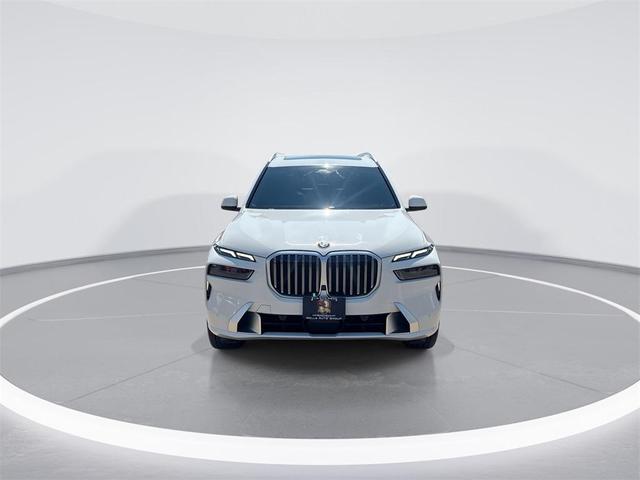 Photo of 2023 Alpine White BMW X7