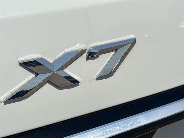 Photo of 2023 Alpine White BMW X7