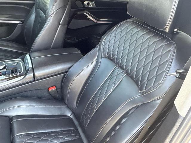 Photo of 2023 Alpine White BMW X7