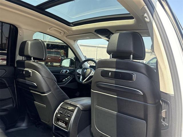 Photo of 2023 Alpine White BMW X7