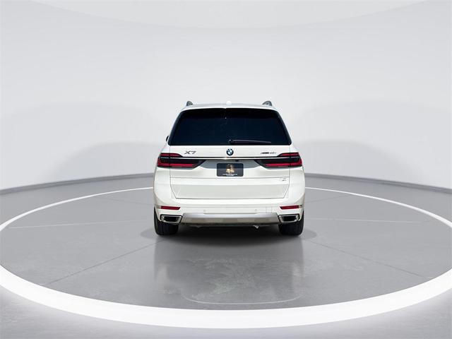 Photo of 2023 Alpine White BMW X7