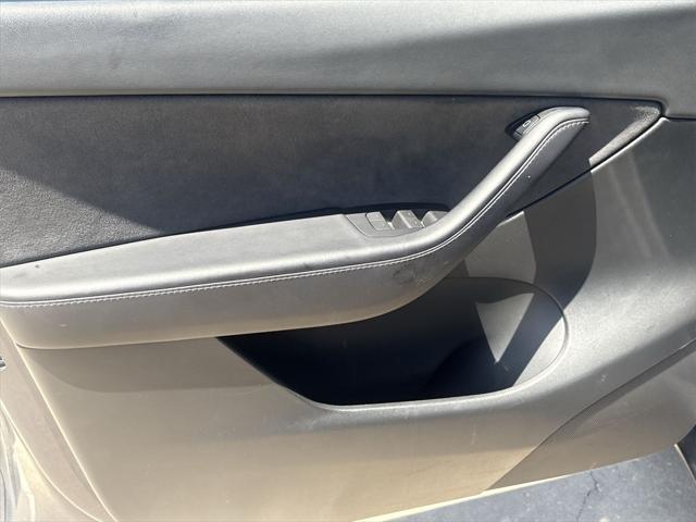 Photo of 2022 Deep Blue Metallic Tesla Model Y