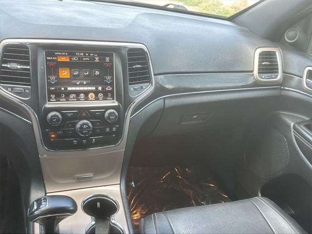 Photo of 2015 Granite Crystal Metallic Clearcoat Jeep Grand Cherokee