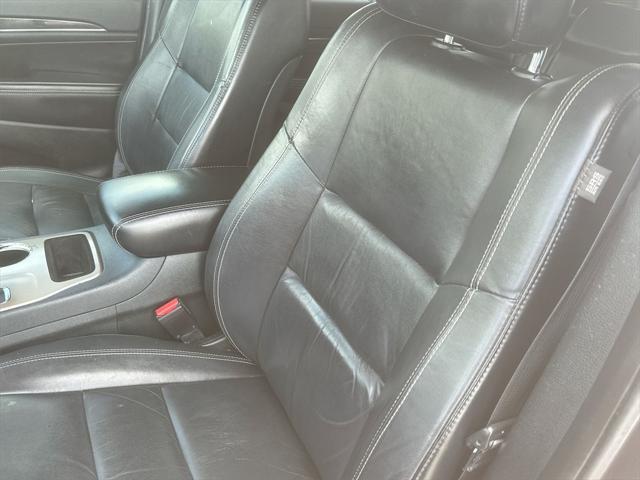 Photo of 2015 Granite Crystal Metallic Clearcoat Jeep Grand Cherokee