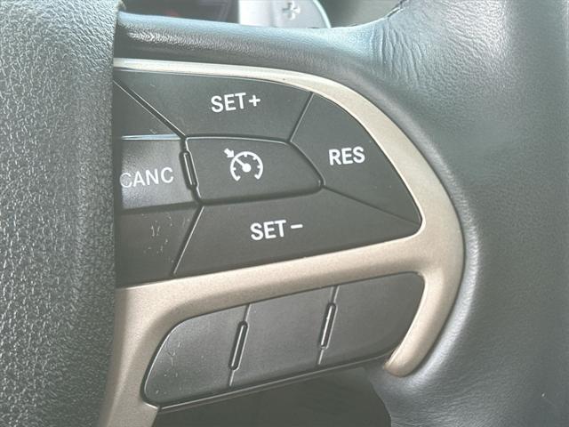 Photo of 2015 Granite Crystal Metallic Clearcoat Jeep Grand Cherokee