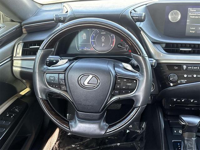 Photo of 2019 White Pearl Lexus ES 350