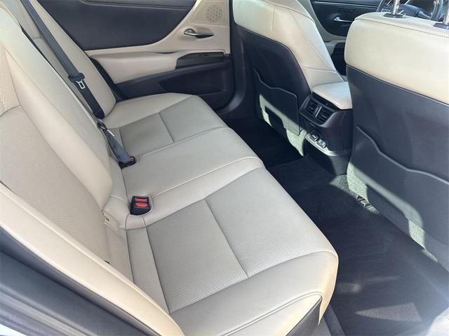 Photo of 2019 White Pearl Lexus ES 350