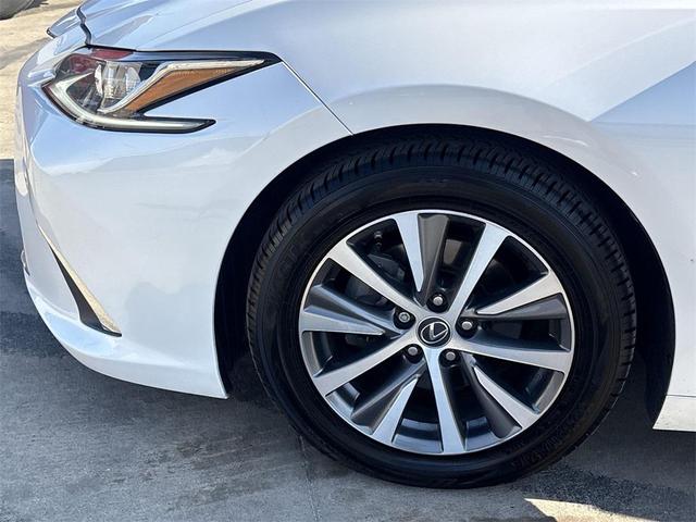 Photo of 2019 White Pearl Lexus ES 350