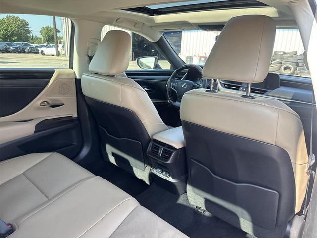 Photo of 2019 White Pearl Lexus ES 350