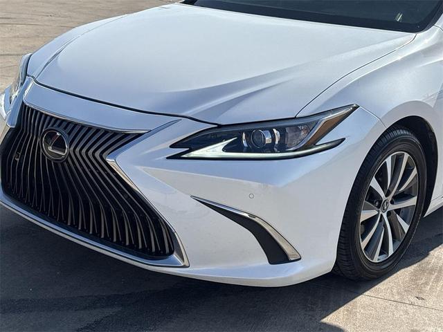 Photo of 2019 White Pearl Lexus ES 350