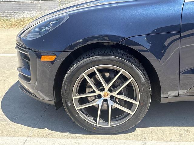 Photo of 2022 Night Blue Metallic Porsche Macan