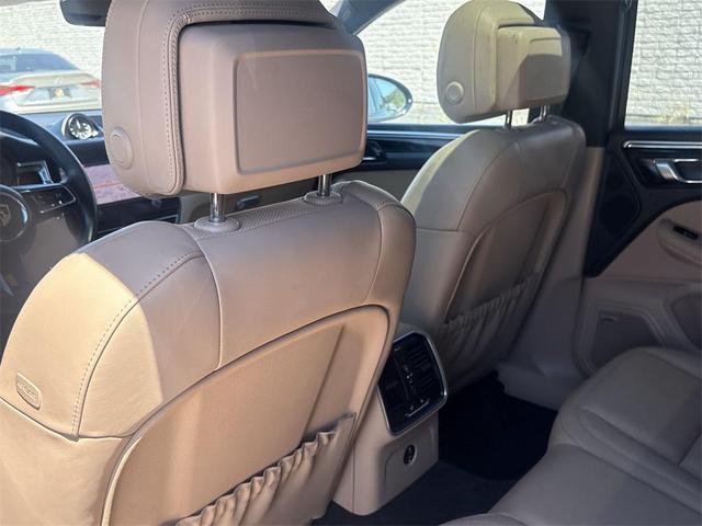 Photo of 2022 Night Blue Metallic Porsche Macan