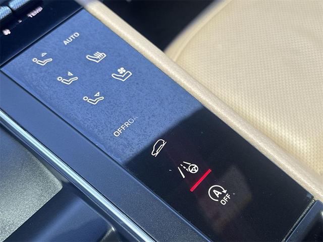 Photo of 2022 Night Blue Metallic Porsche Macan