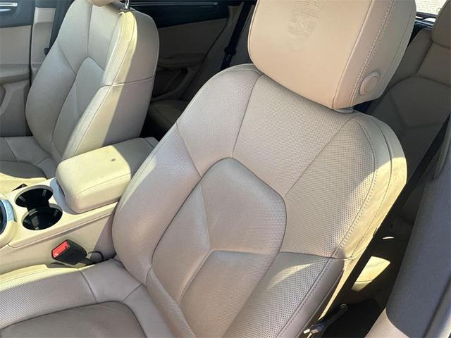 Photo of 2022 Night Blue Metallic Porsche Macan