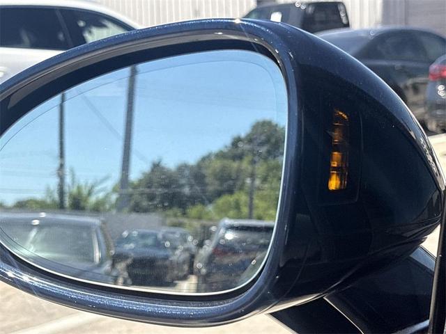 Photo of 2022 Night Blue Metallic Porsche Macan