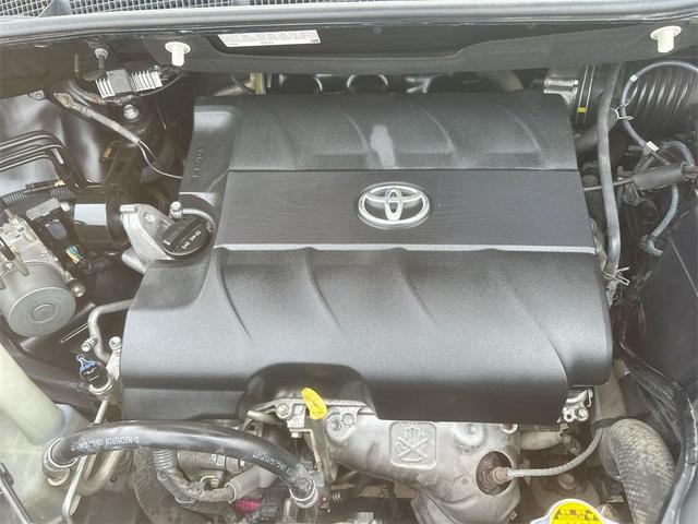 Photo of 2014 Black Toyota Sienna